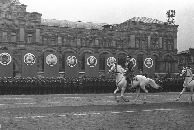 Маршал Советского Союза Г. К. Жуков на Параде Победы Москва, 24 июня 1945 г. Фото Е. Халдея.