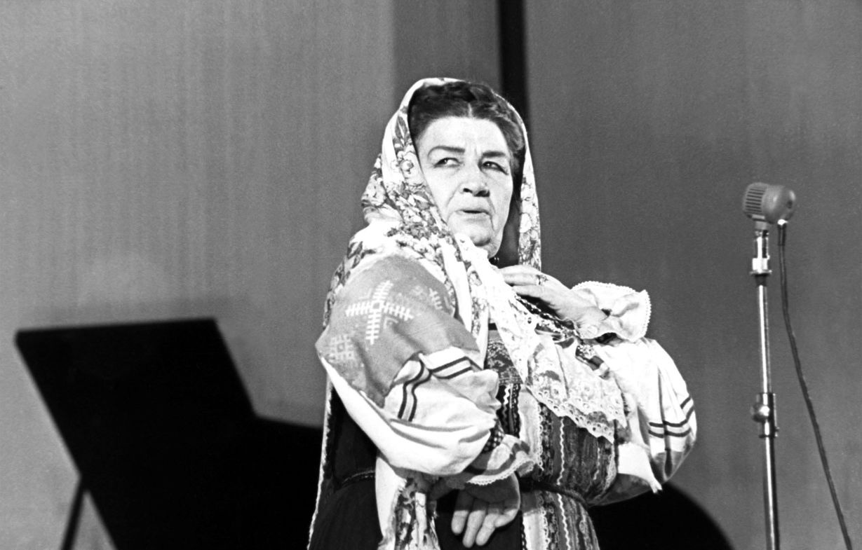 Выступление заслуженной артистки РСФСР Лидии Руслановой на Фестивале советской эстрады. Горький, 1 января 1963 г.