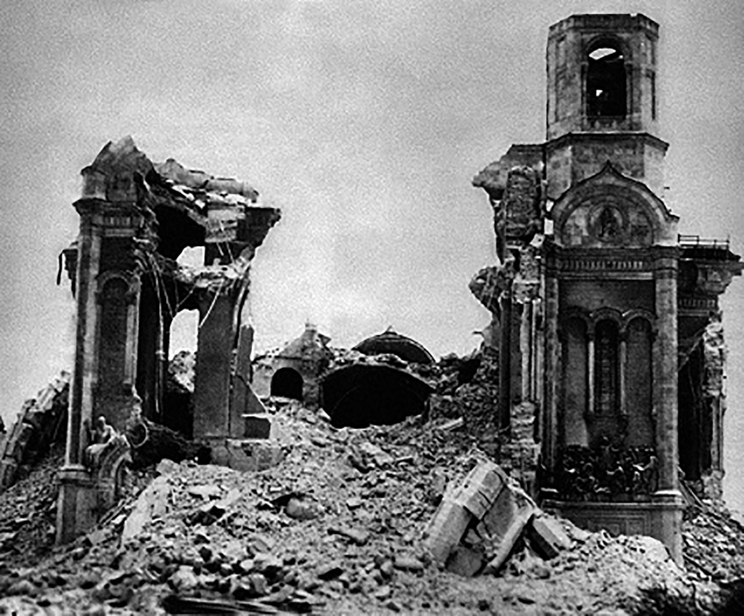 Храм Христа Спасителя на Волхонке после взрыва 5 декабря 1931 г.