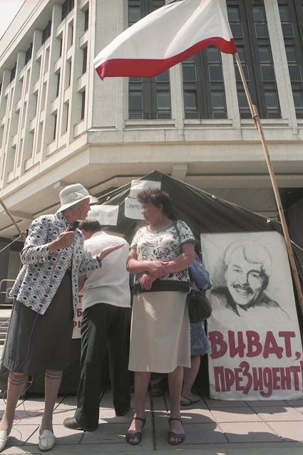 Жители Крыма поддерживают президента Ю. Мешкова. 7 мая 1994 г. Фотохроника ТАСС