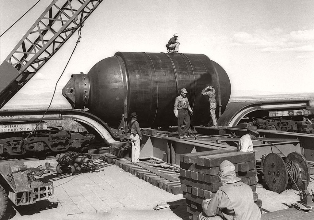 Подготовка к взрыву первой атомной бомбы «Тринити». 1945 г.