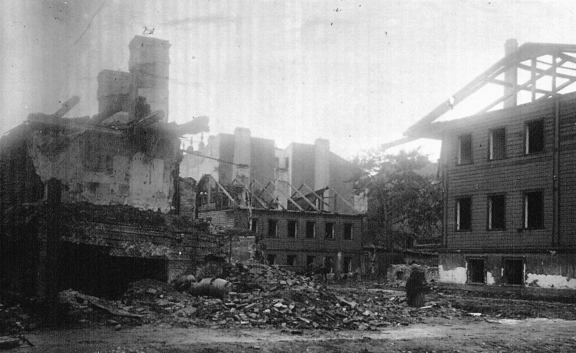 Дома, разобранные на дрова. Петроград, 1920 г.