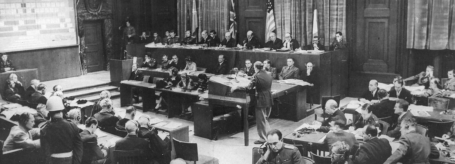 Зал суда над главными нацистскими преступниками в Нюрнберге 