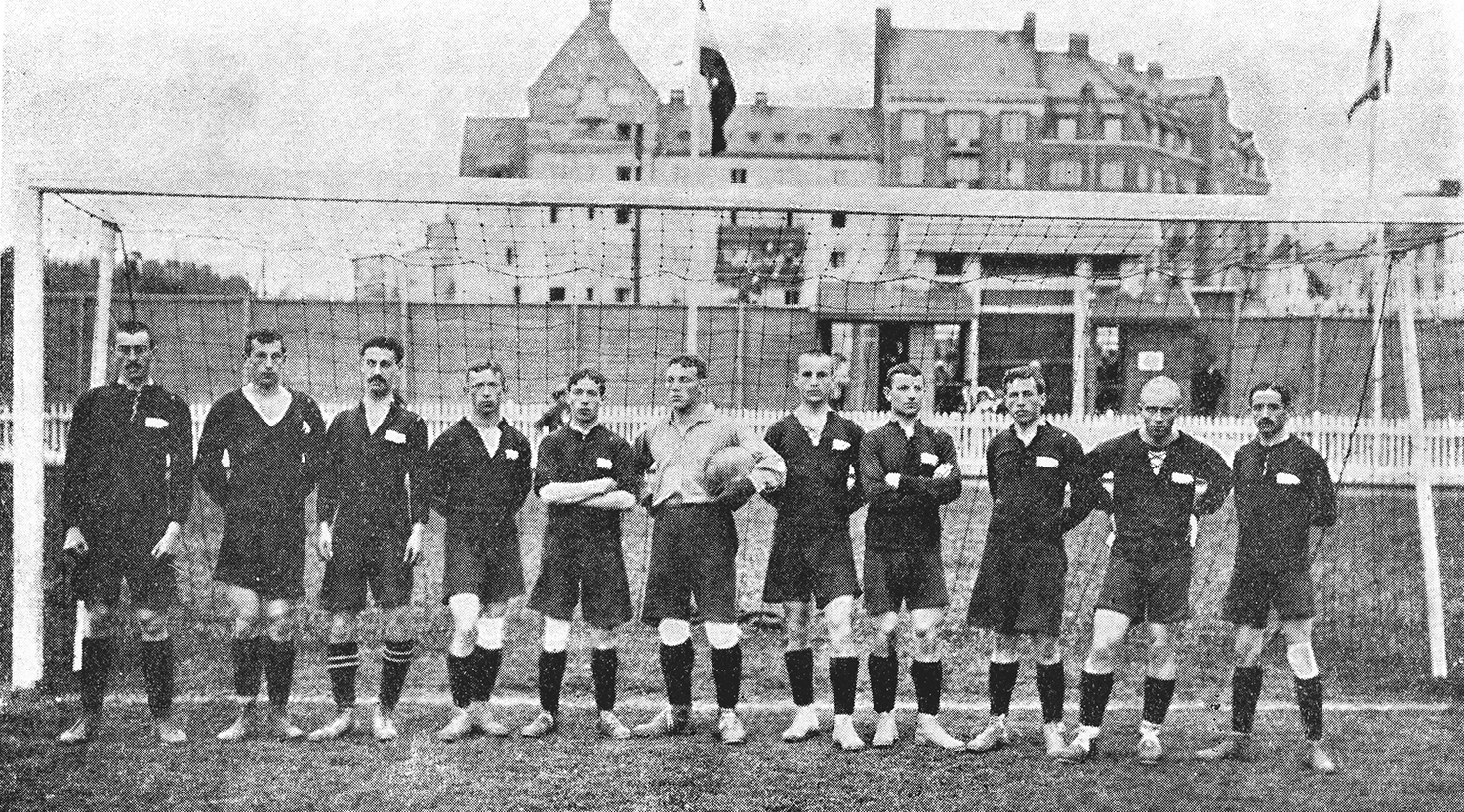 Сборная России перед матчем с командой Финляндии на Олимпийских играх в Стокгольме. 1912 г. 