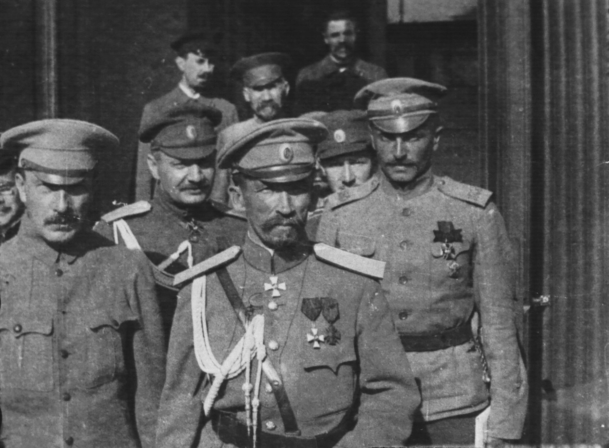 Генерал Л. Г. Корнилов со своим штабом. 1917 г.