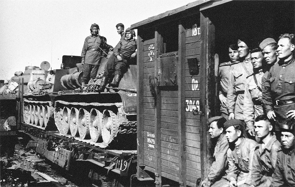 Переброска танков в эшелоне на Берлин. 1945 г.