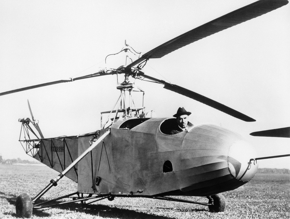 И. И. Сикорский в кабине вертолета VS-300, 1941 г.