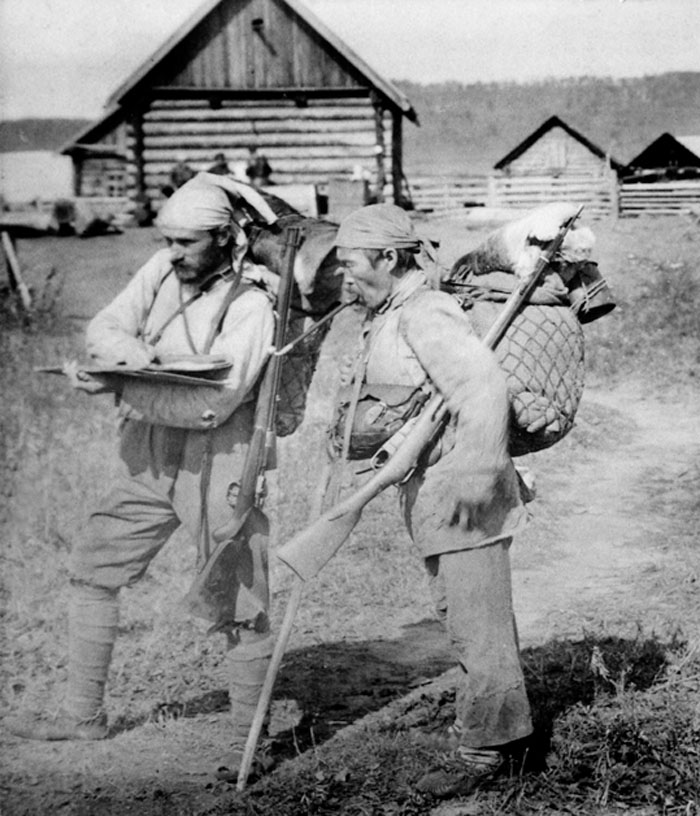 Владимир Арсеньев и Дерсу Узала в экспедиции. 1906 г. 