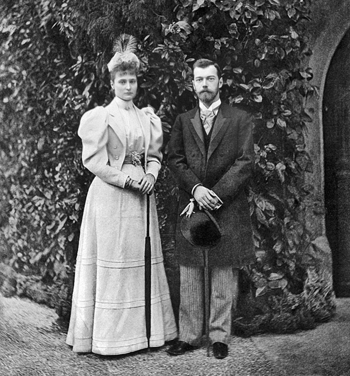 Наследник российского престола Николай Александрович Романов и принцесса Гессен-Дармштадская Алиса через три месяца после помолвки
