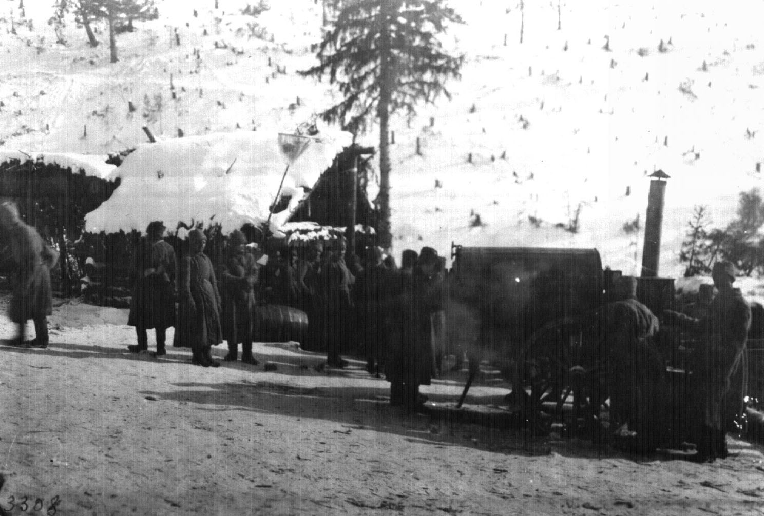 Дезинфекционная камера у перевязочного пункта на позиции русских войск. Карпаты, 22 января 1917 г.