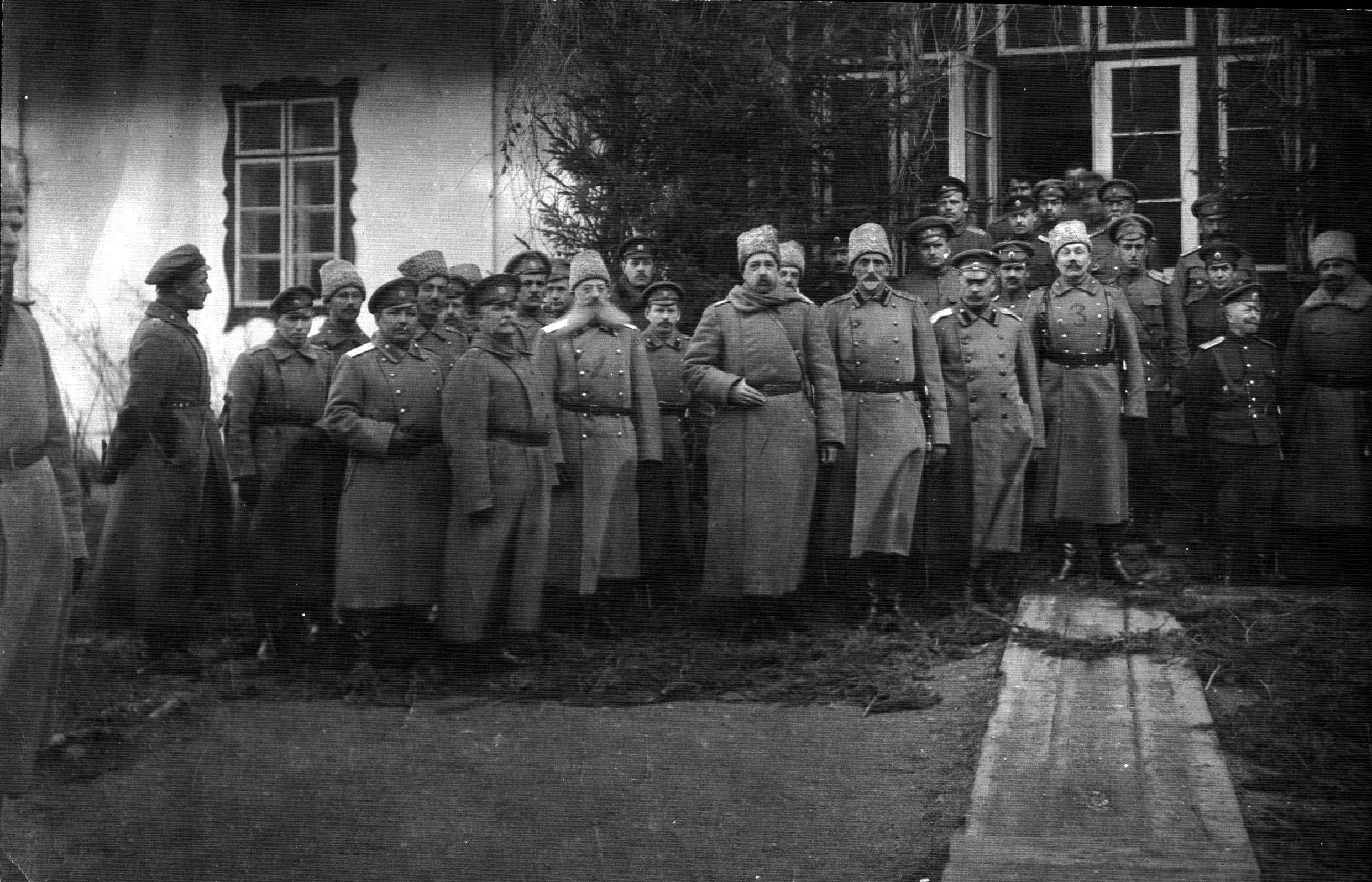 Великий князь Георгий Михайлович с группой офицеров штаба 23-го корпуса. Карпаты, 16 ноября 1916 г.