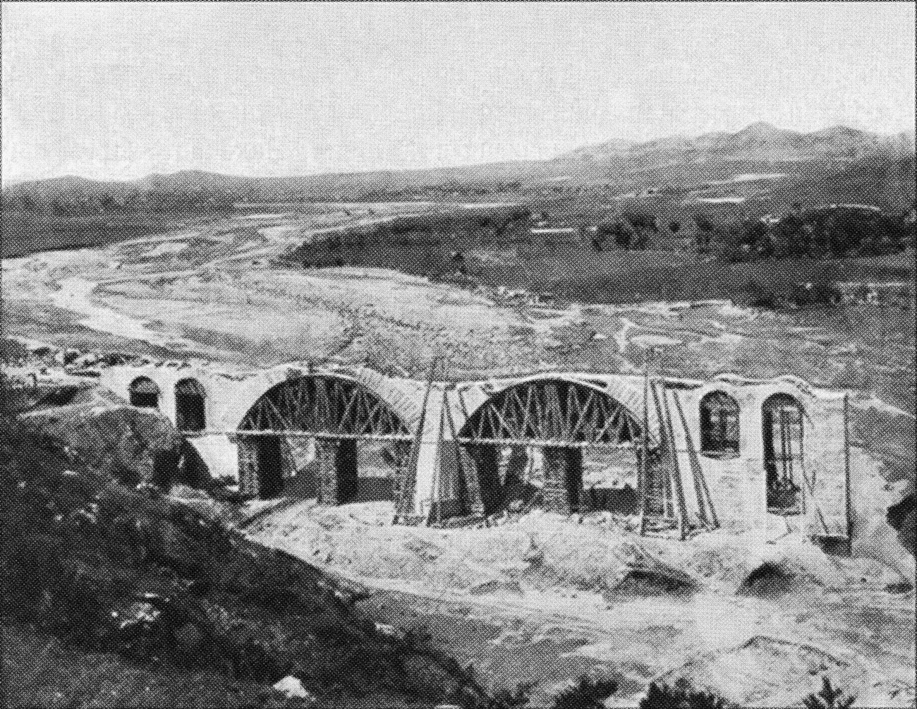 Строительство арочного каменного моста южной ветки КВЖД. Конец XIX - начало XX в.