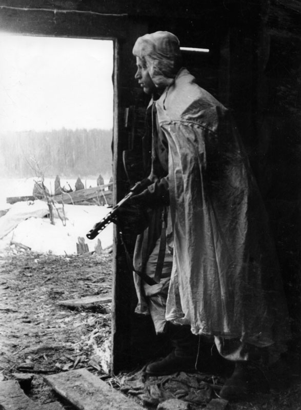 десантник в засаде. Смоленская область, 1942 г. 