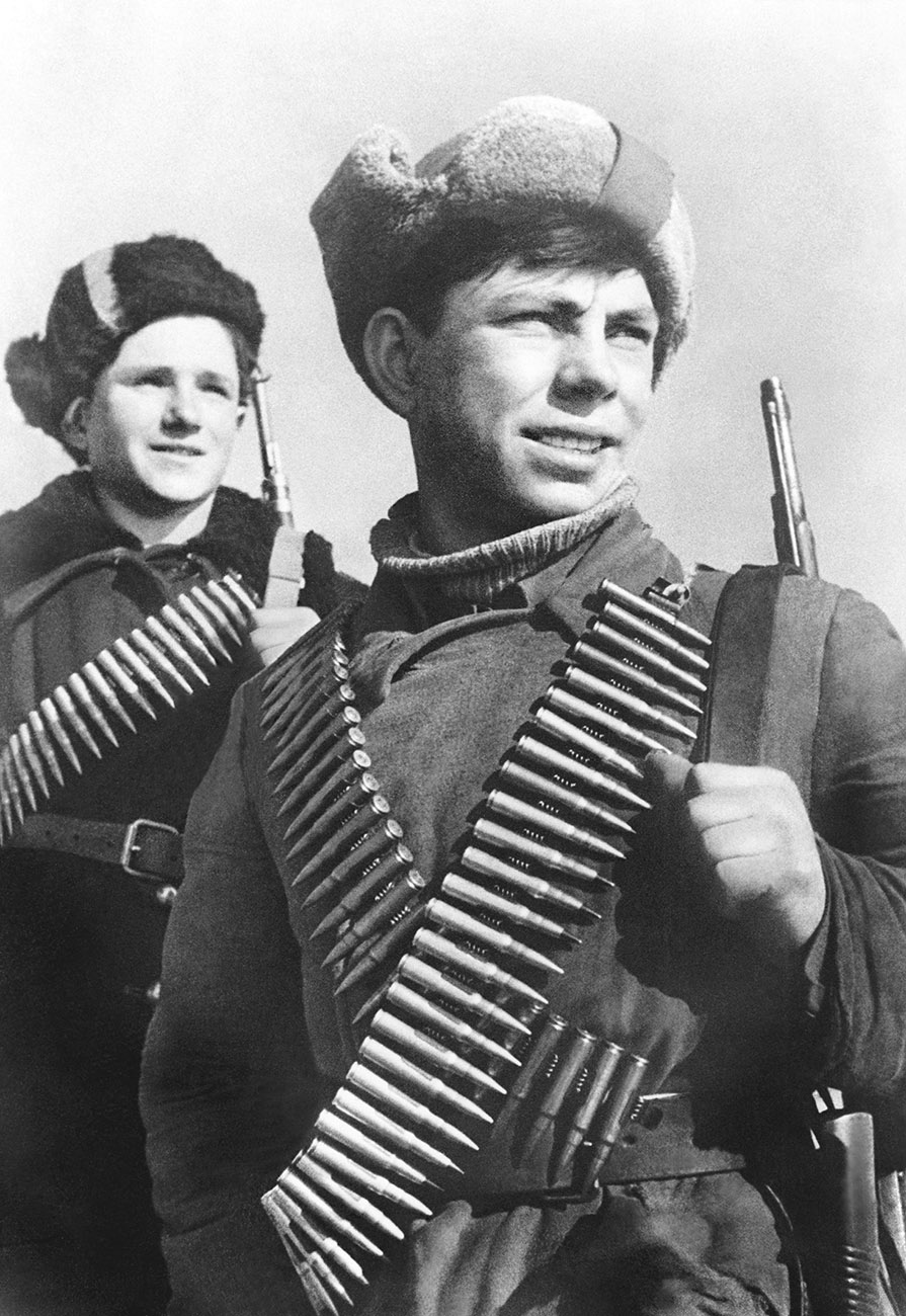 Молодые партизаны. 1943 г. 
