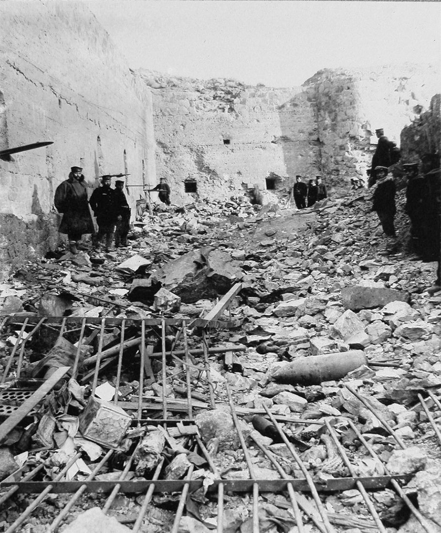 Укрепления Порт-Артура, разрушенные в ходе японской осады. Январь 1905 г. 