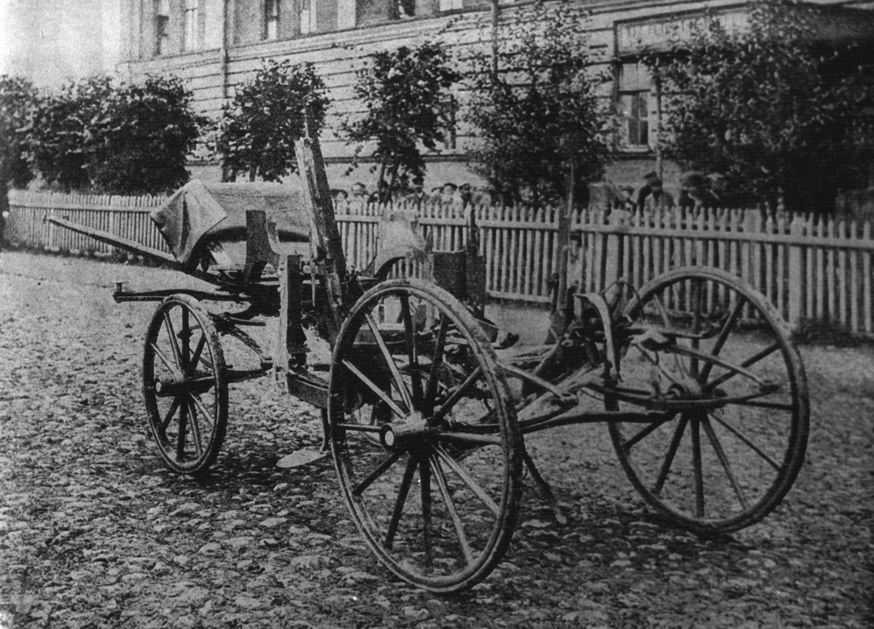 Место убийства В.К. Плеве. Остатки экипажа. Санкт-Петербург, 1904 г.