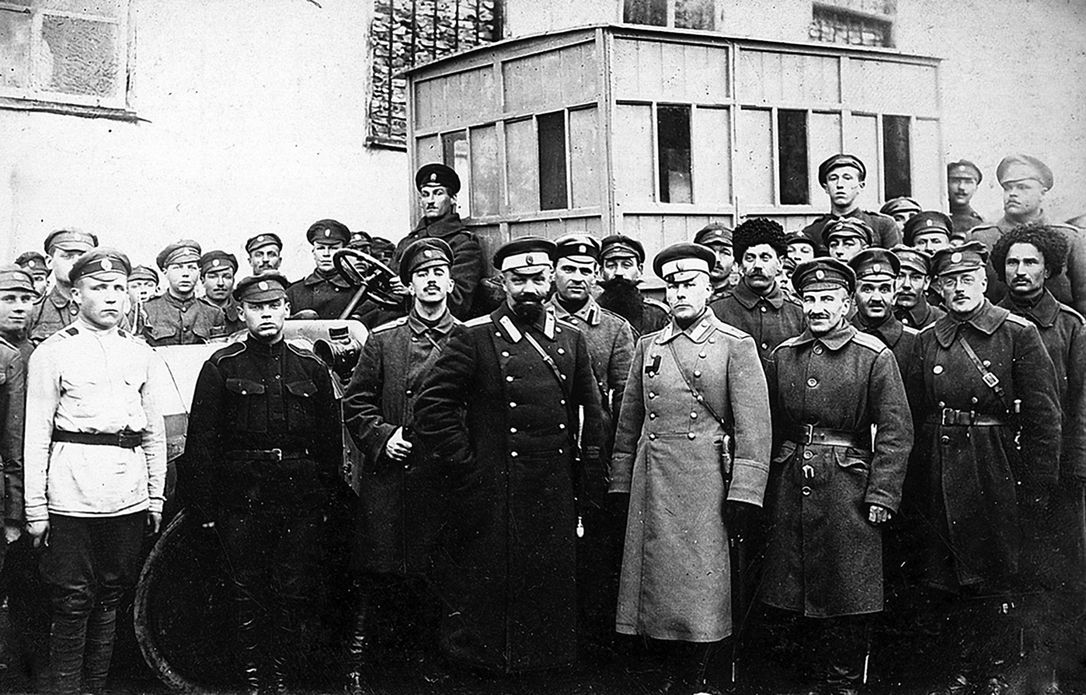 Генерал А. П. Кутепов в штабе пехотной дивизии в Свищеве. Болгария, 1922 г.